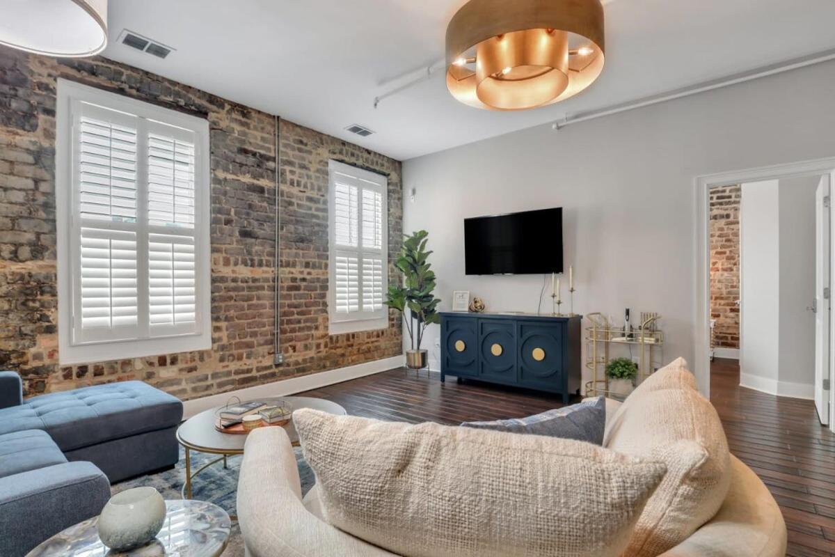 Broughton Street - Steps To Everything Apartment *