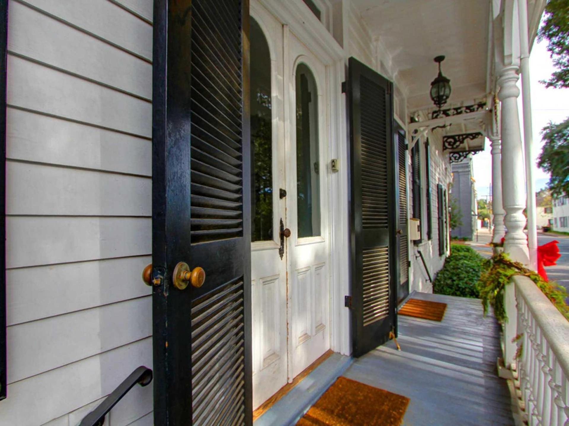 Washington Square Manor Holiday home Savannah
