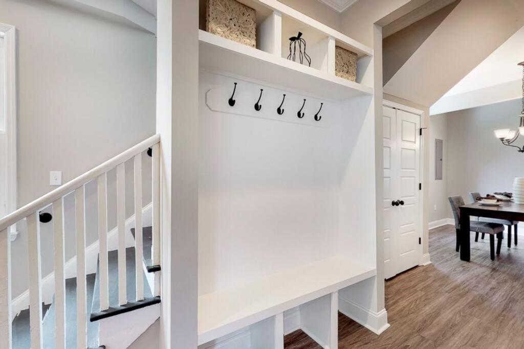Modern 3 Bed/3 Bath House In Holiday home *