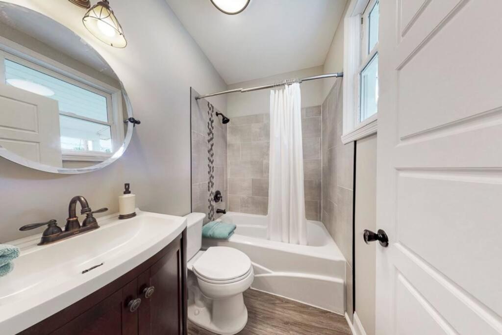 Modern 3 Bed/3 Bath House In *