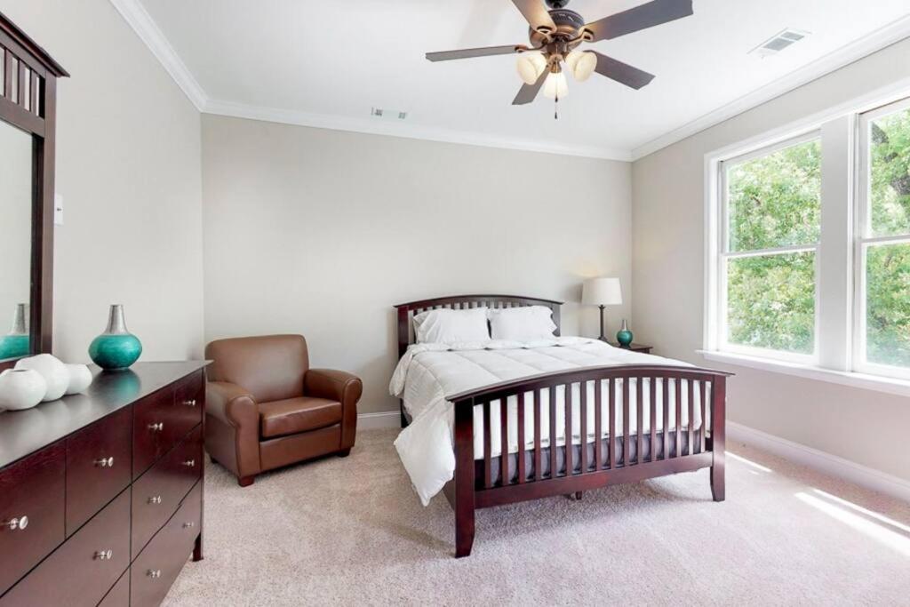 Modern 3 Bed/3 Bath House In *