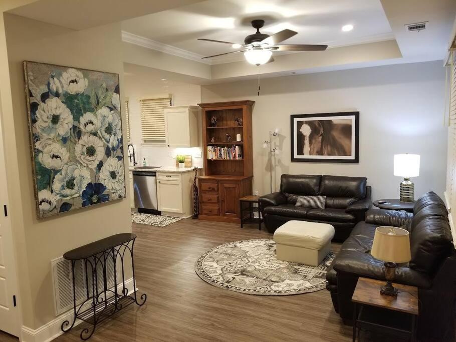 Modern 3 Bed/3 Bath House In * Savannah