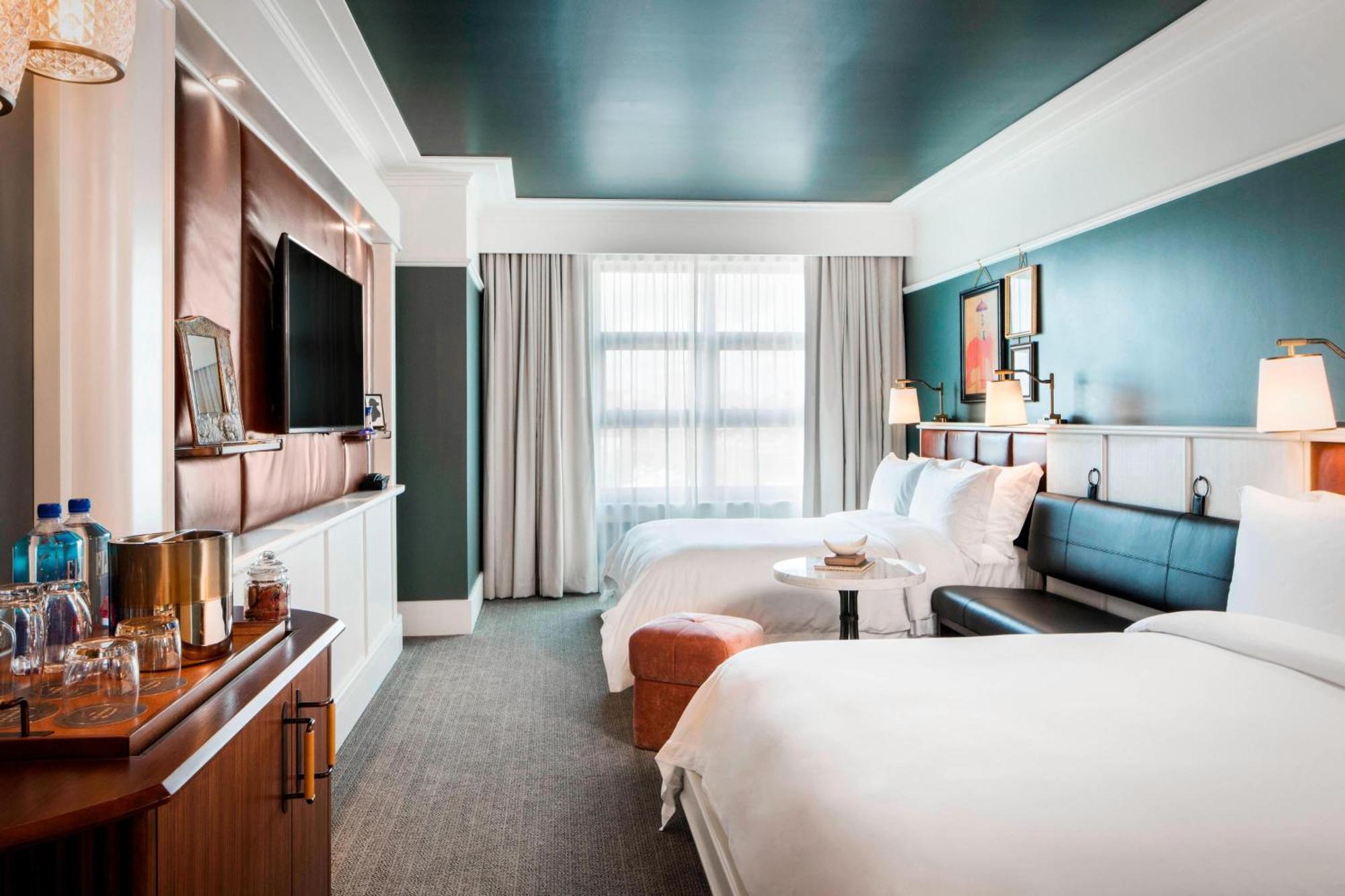 Perry Lane Hotel, A Luxury Collection Hotel, 5*