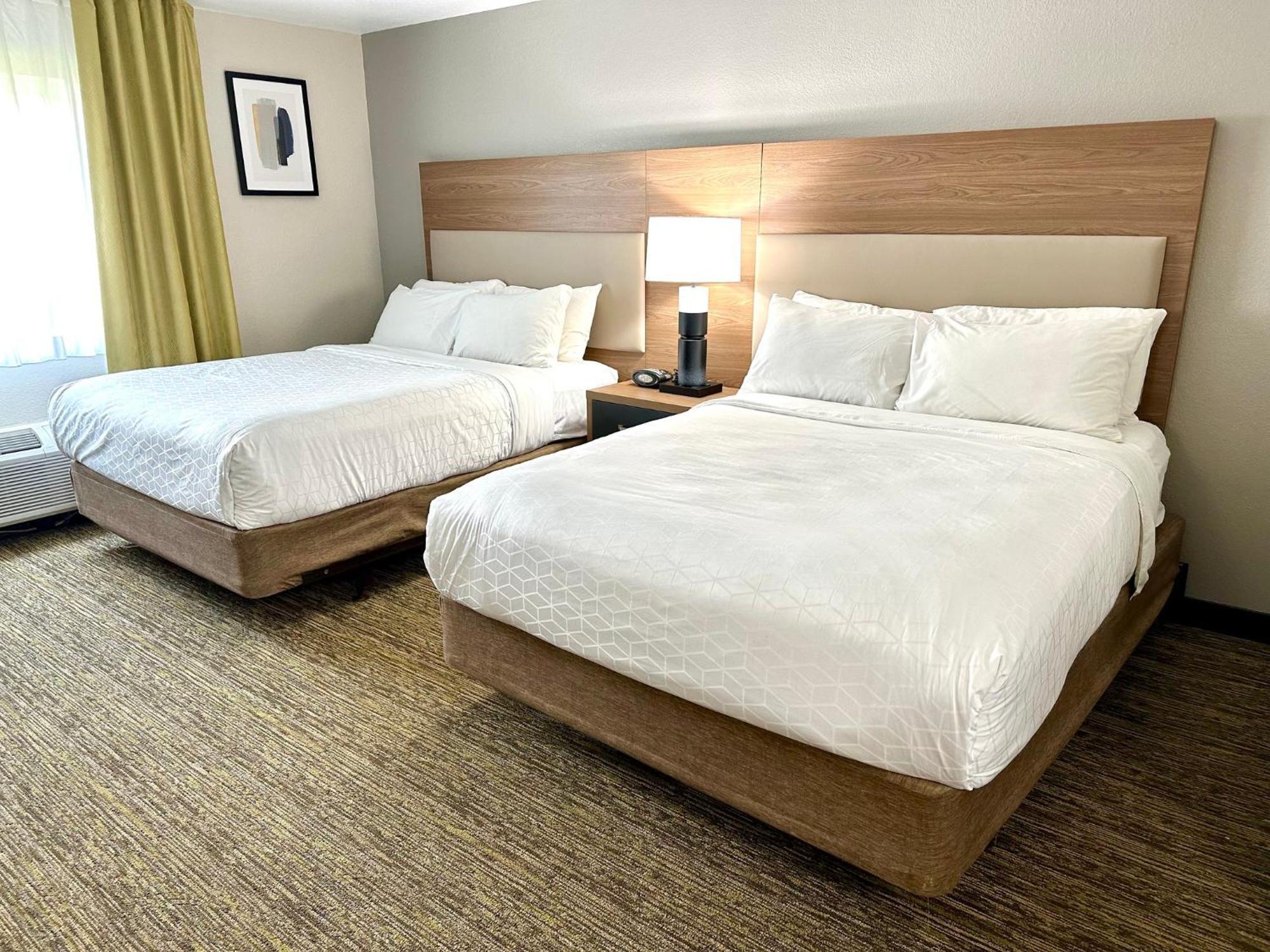 Hotel Candlewood Airport By Ihg 3*