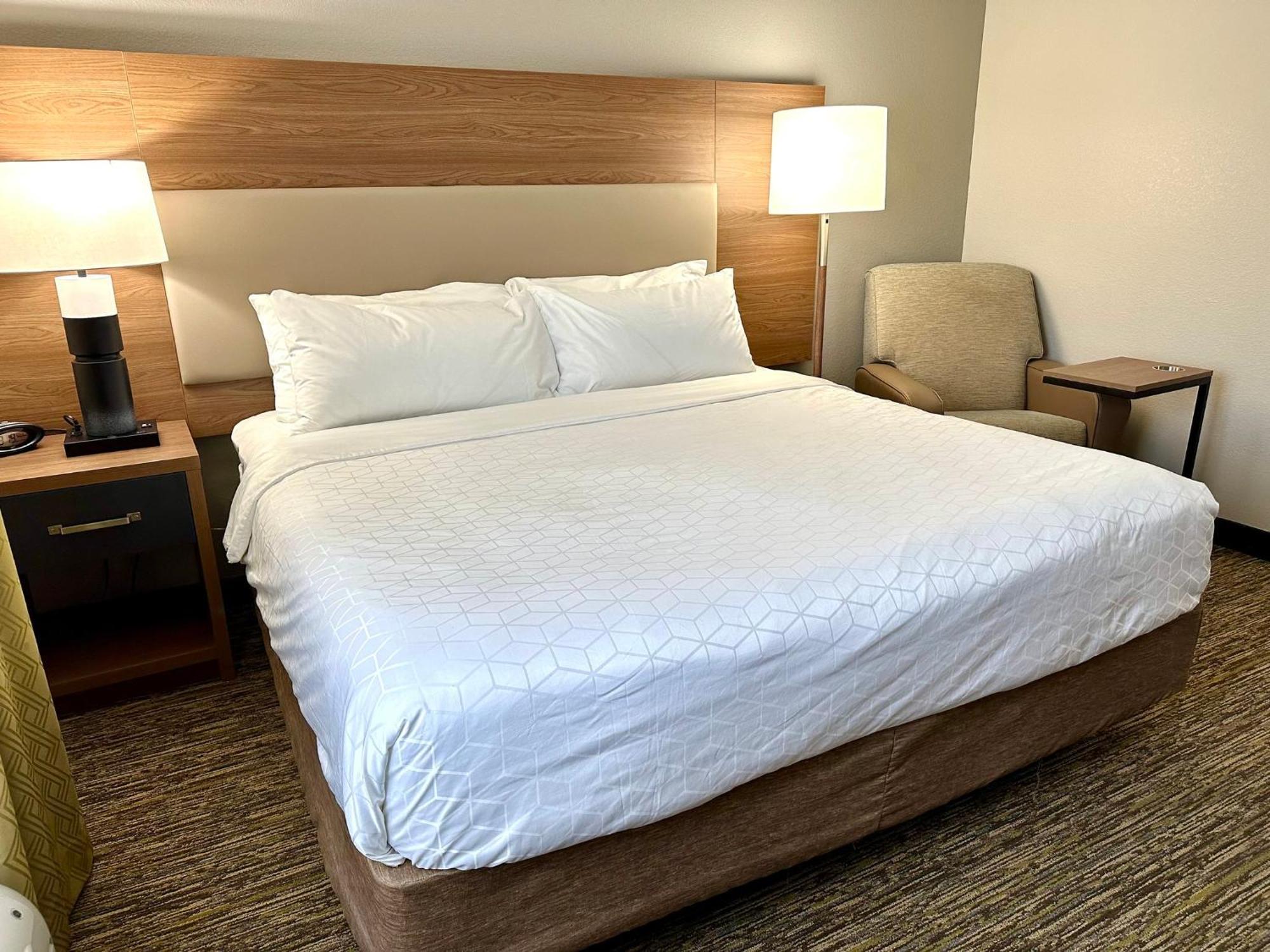 Hotel Candlewood Airport By Ihg Savannah