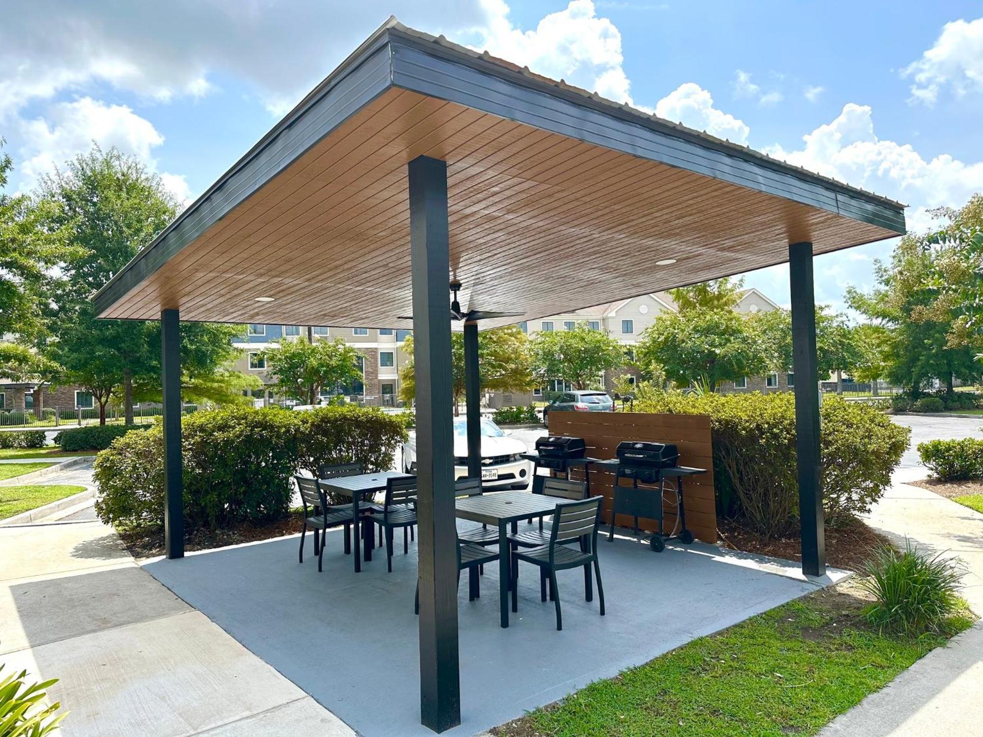 Candlewood Airport By Ihg Hotel