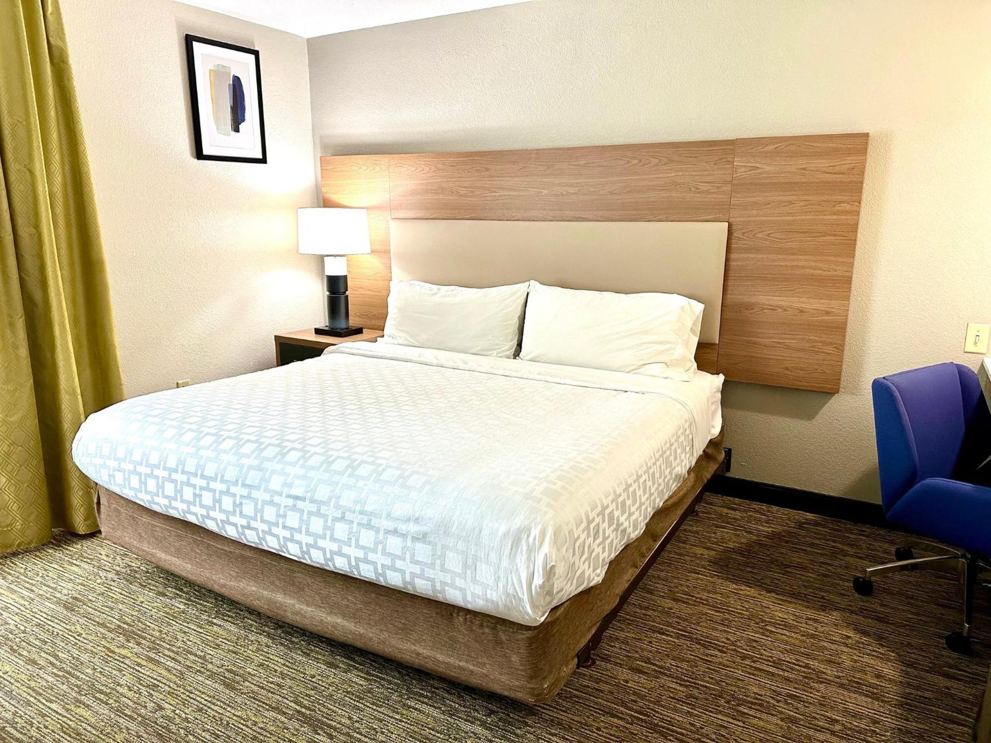 Candlewood Airport By Ihg