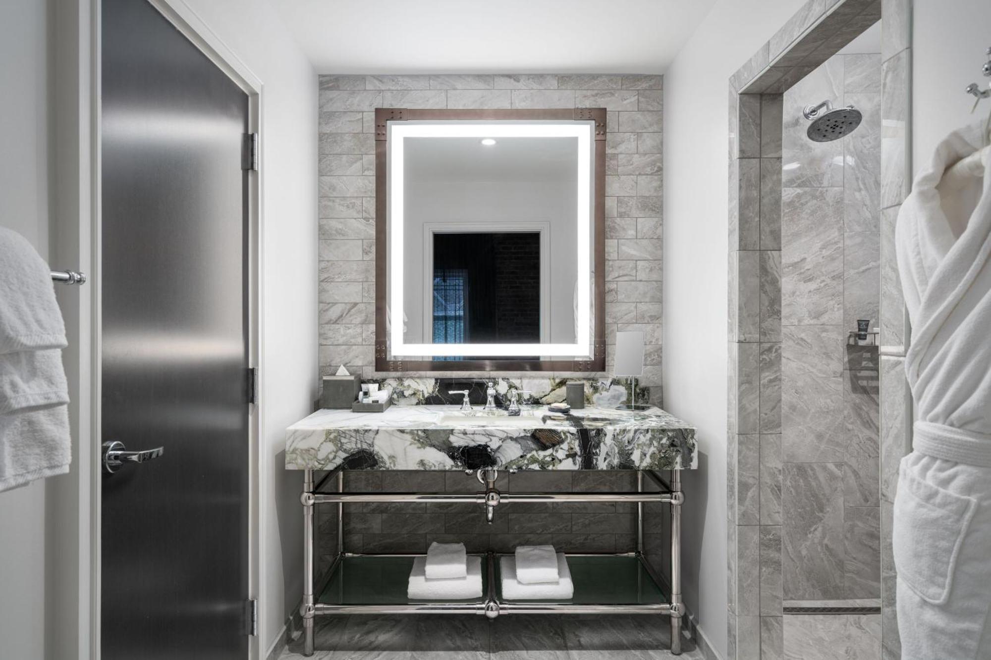 Jw Marriott Plant Riverside District Hotel