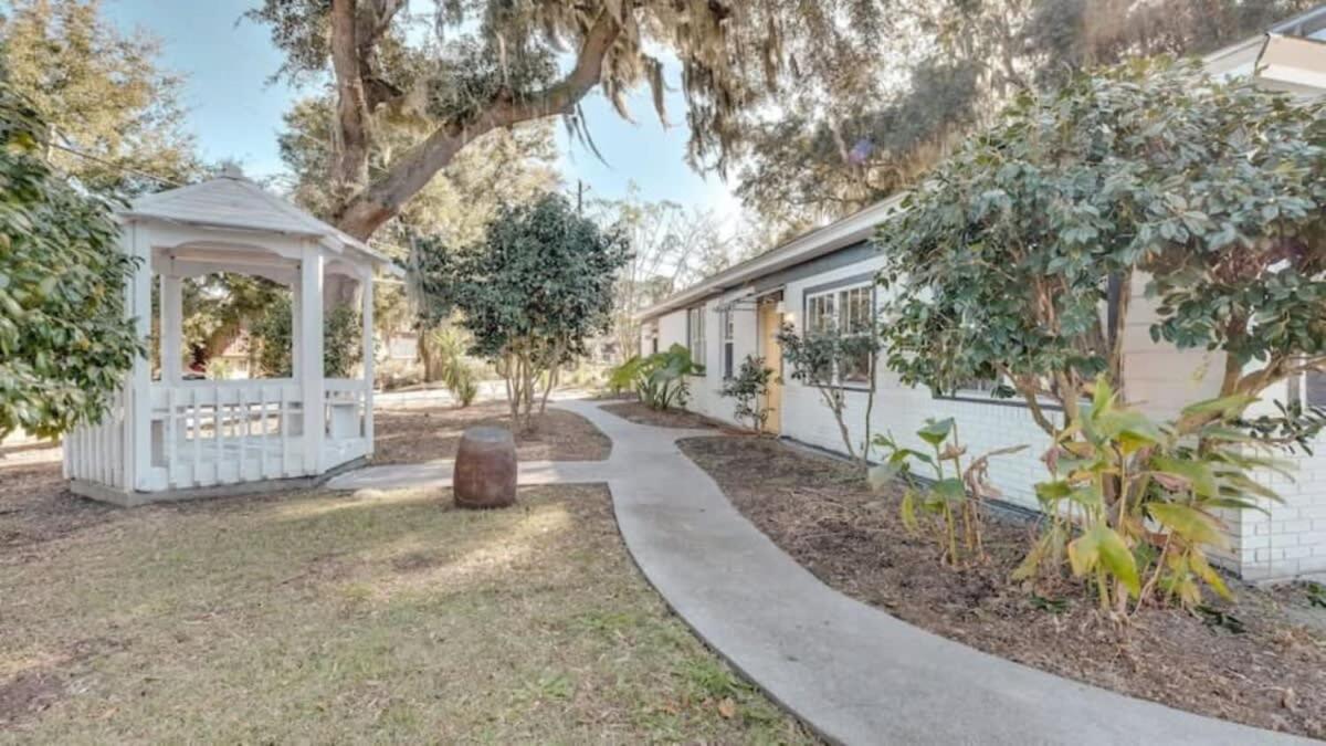 Two Units With Gazebo-swanky Style Holiday home Savannah