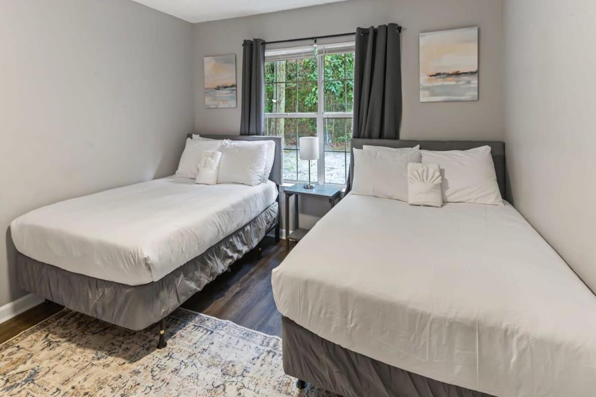 Near Downtown Parks Dining Laid-back On Leghorn Holiday home *