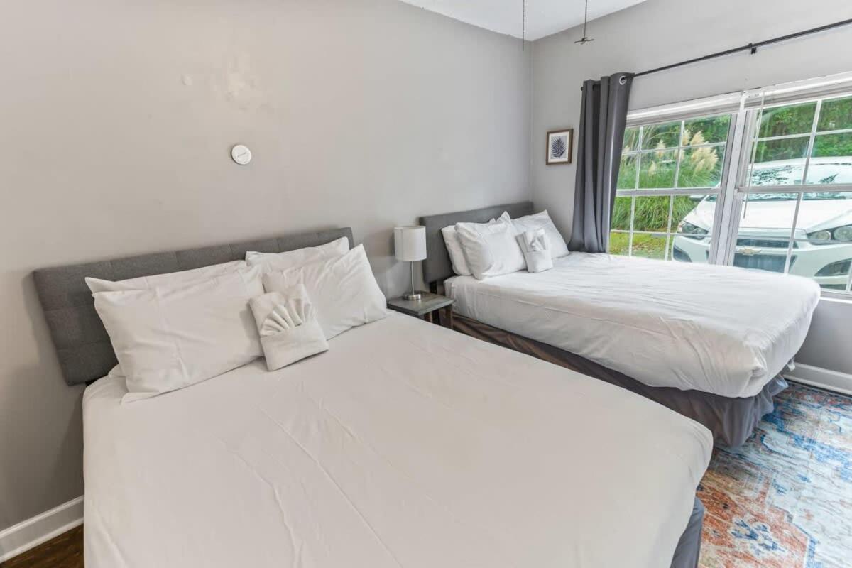 Near Downtown Parks Dining Laid-back On Leghorn Holiday home *