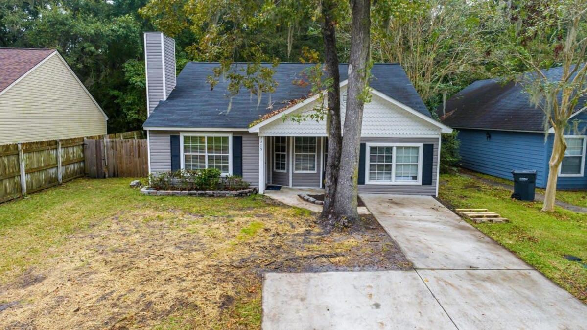 Near Downtown Parks Dining Laid-back On Leghorn Holiday home *