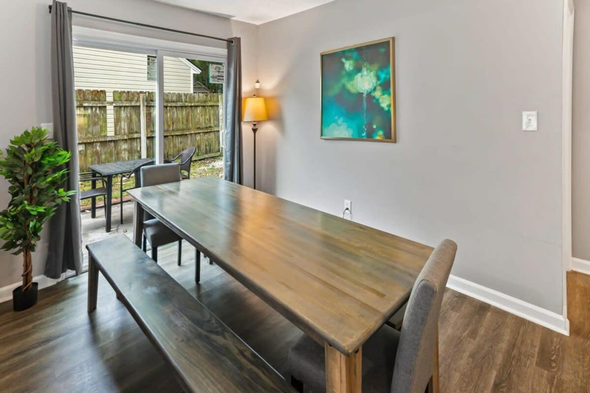 Near Downtown Parks Dining Laid-back On Leghorn * Savannah