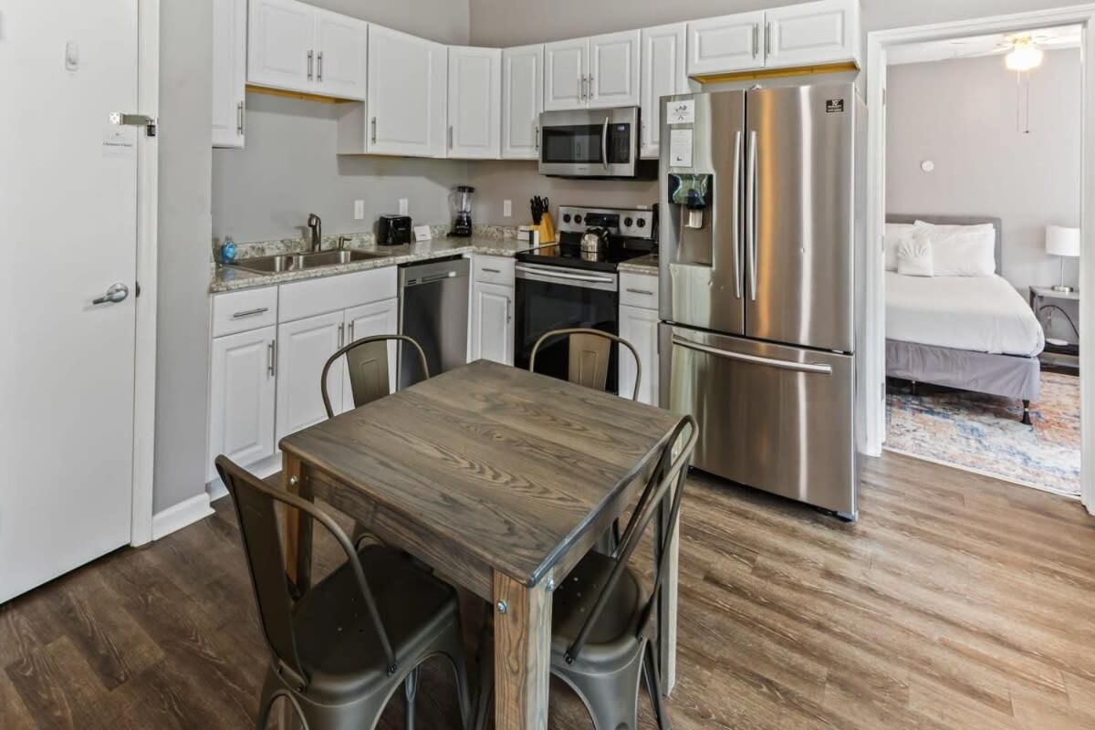 Near Downtown Parks Dining Laid-back On Leghorn Holiday home