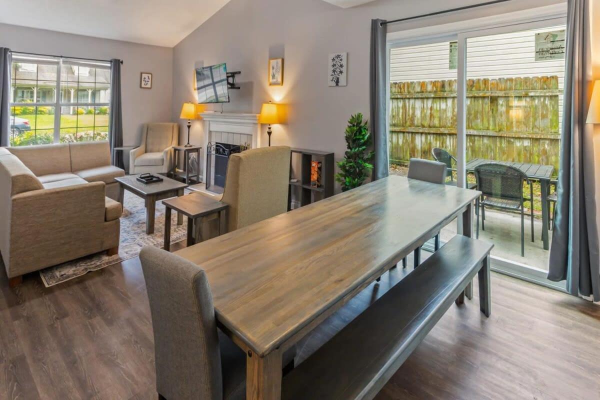 Near Downtown Parks Dining Laid-back On Leghorn Holiday home *
