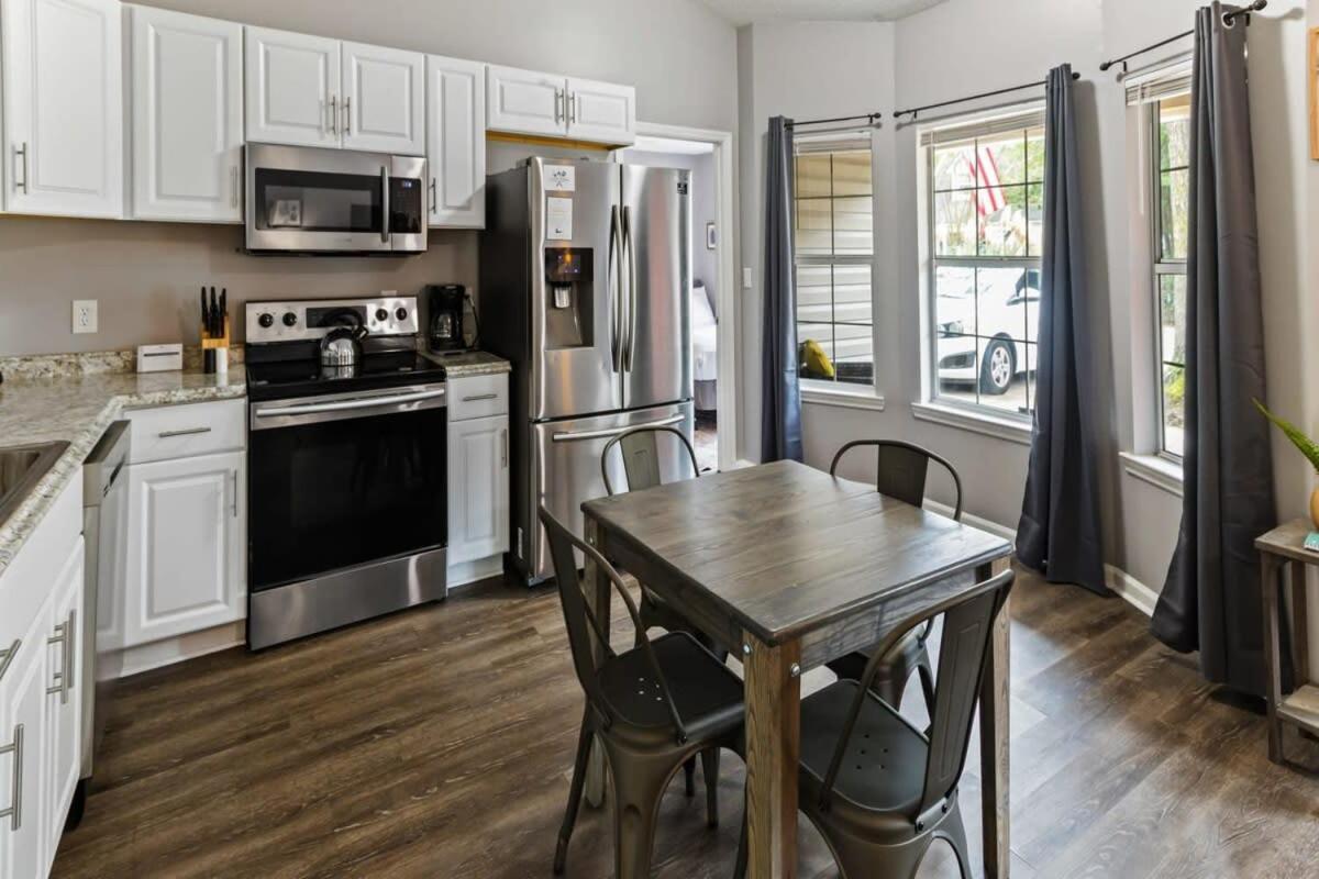 Holiday home Near Downtown Parks Dining Laid-back On Leghorn