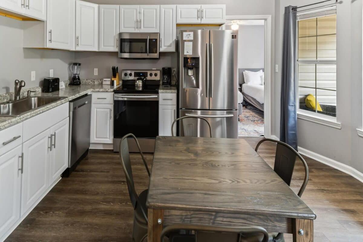 Near Downtown Parks Dining Laid-back On Leghorn Holiday home *