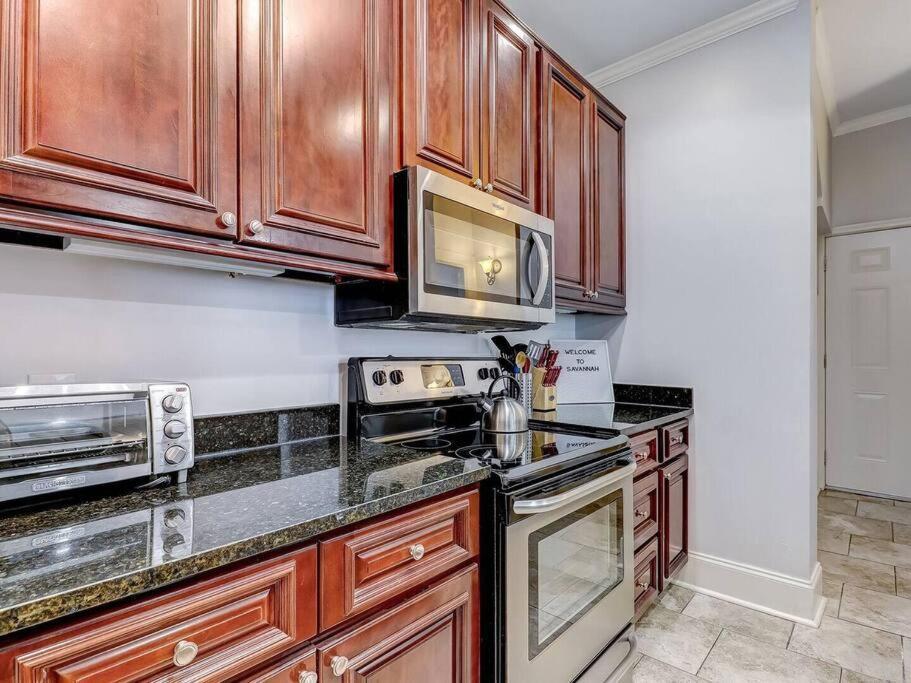 Apartment Historic Gold Private With Pool - 2bed, 1&half Bath, Sleeps 6, 1st Floor, 15 Min Walk To Historic Center And Attractions *