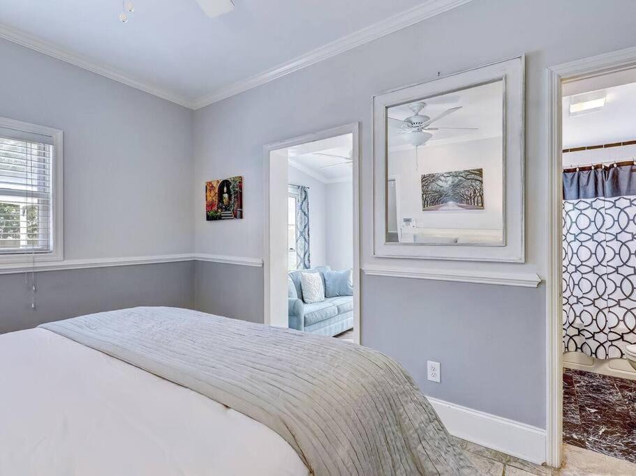 Apartment Historic Gold Private With Pool - 2bed, 1&half Bath, Sleeps 6, 1st Floor, 15 Min Walk To Historic Center And Attractions Savannah