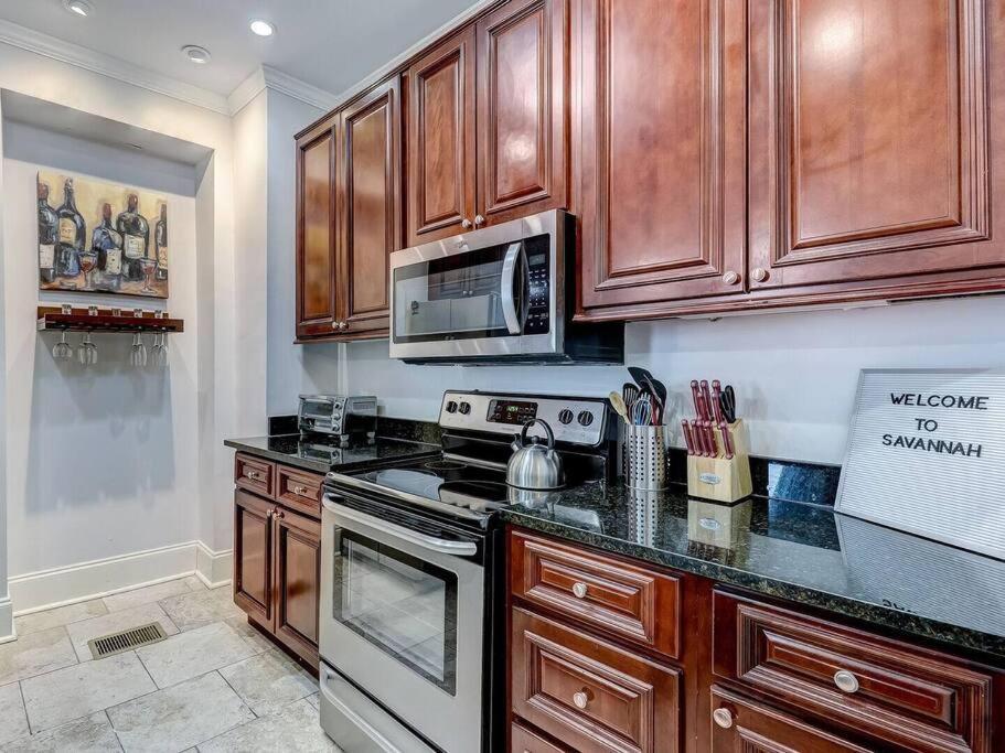 Apartment Historic Gold Private With Pool - 2bed, 1&half Bath, Sleeps 6, 1st Floor, 15 Min Walk To Historic Center And Attractions