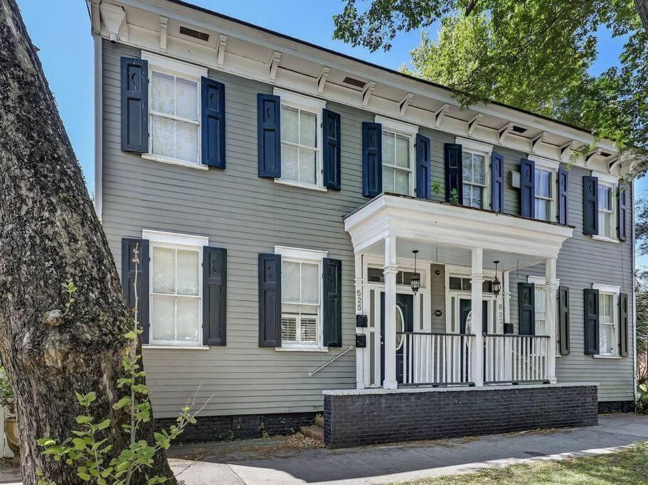 Historic Gold Private With Pool - 2bed, 1&half Bath, Sleeps 6, 1st Floor, 15 Min Walk To Historic Center And Attractions Savannah