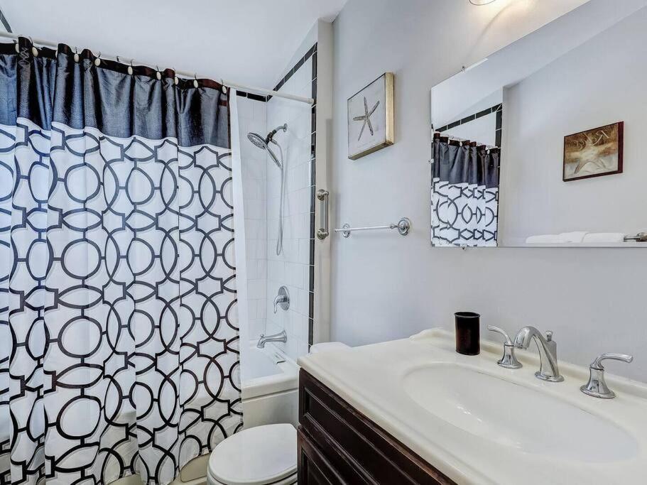 Historic Gold Private With Pool - 2bed, 1&half Bath, Sleeps 6, 1st Floor, 15 Min Walk To Historic Center And Attractions