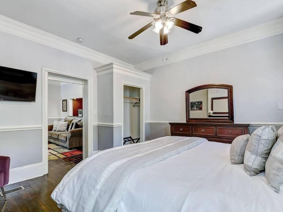 Historic Gold Private With Pool - 2bed, 1&half Bath, Sleeps 6, 1st Floor, 15 Min Walk To Historic Center And Attractions Apartment *