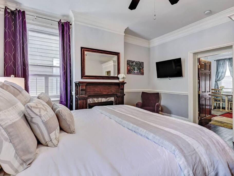 Apartment Historic Gold Private With Pool - 2bed, 1&half Bath, Sleeps 6, 1st Floor, 15 Min Walk To Historic Center And Attractions *