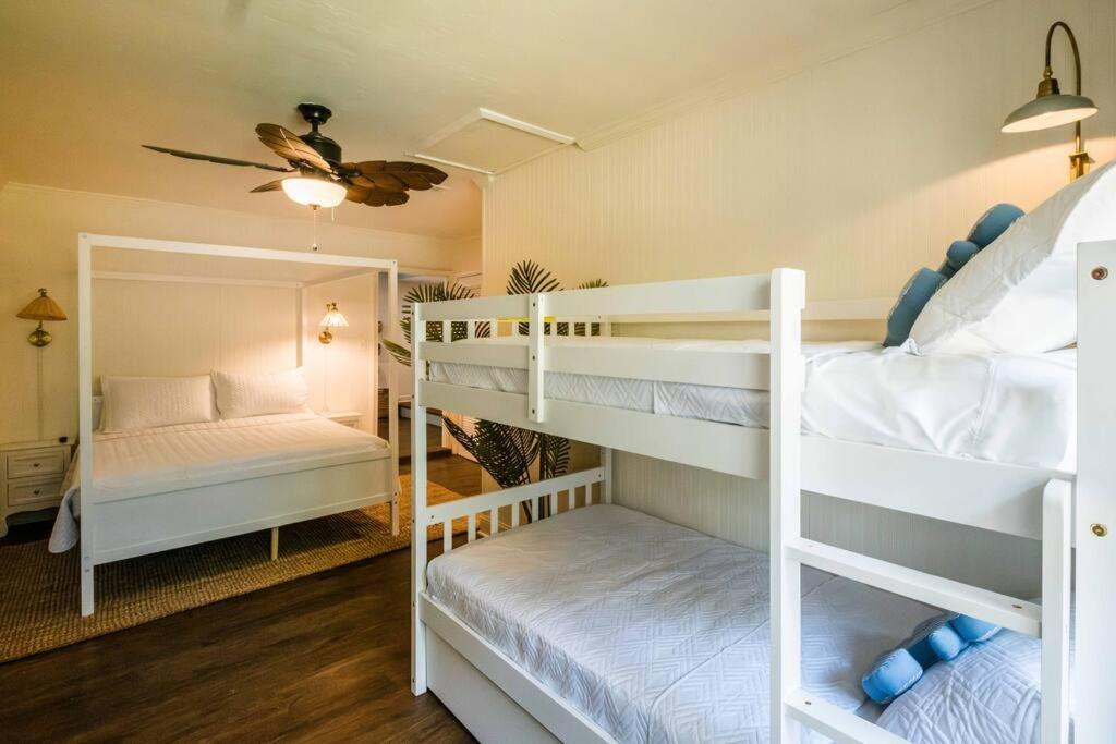 Sleeps 18 Island On Acre Hidden Speakeasy Holiday home