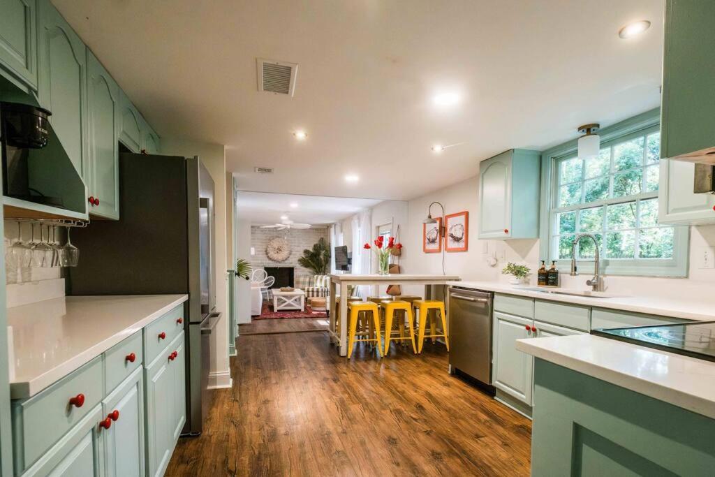 Sleeps 18 Island On Acre Hidden Speakeasy * Savannah