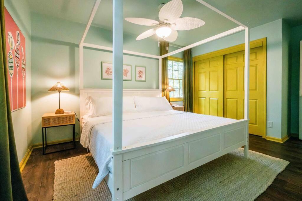 Sleeps 18 Island On Acre Hidden Speakeasy