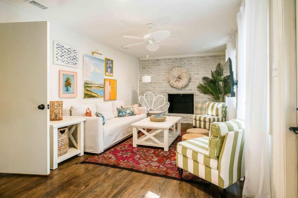 Sleeps 18 Island On Acre Hidden Speakeasy