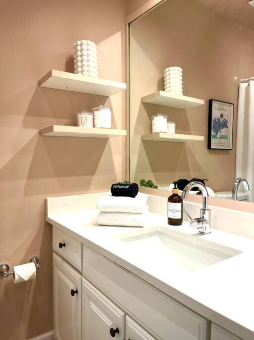 Sleeps 18 Island On Acre Hidden Speakeasy * Savannah