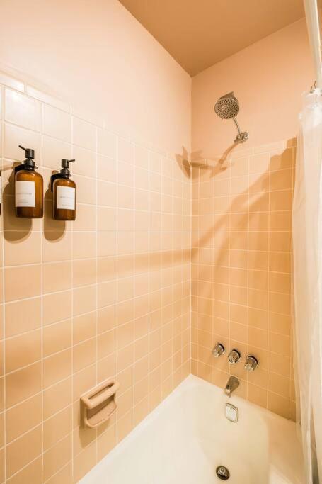 Sleeps 18 Island On Acre Hidden Speakeasy Holiday home