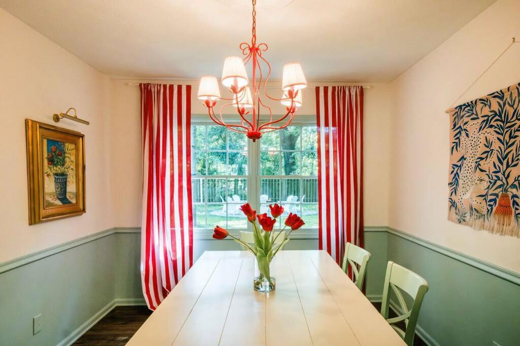 Holiday home Sleeps 18 Island On Acre Hidden Speakeasy *