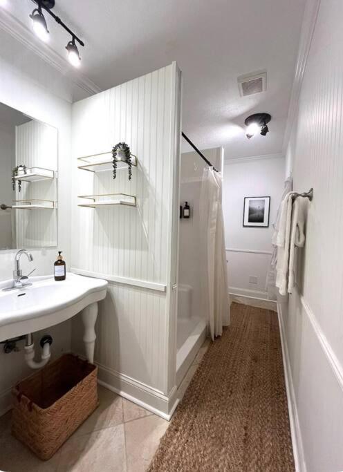 Sleeps 18 Island On Acre Hidden Speakeasy *
