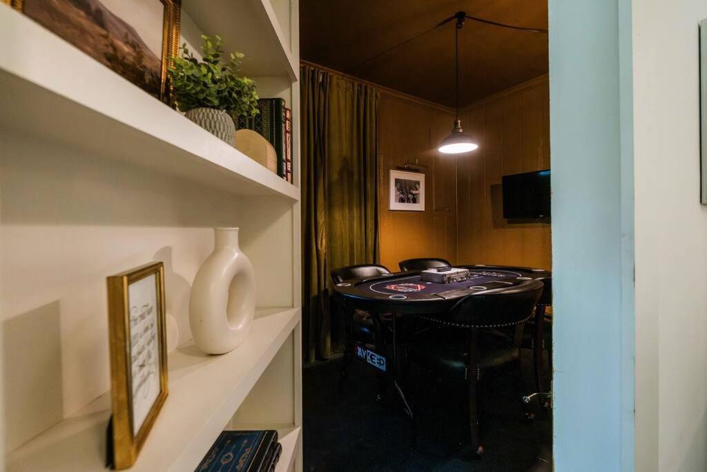 Sleeps 18 Island On Acre Hidden Speakeasy