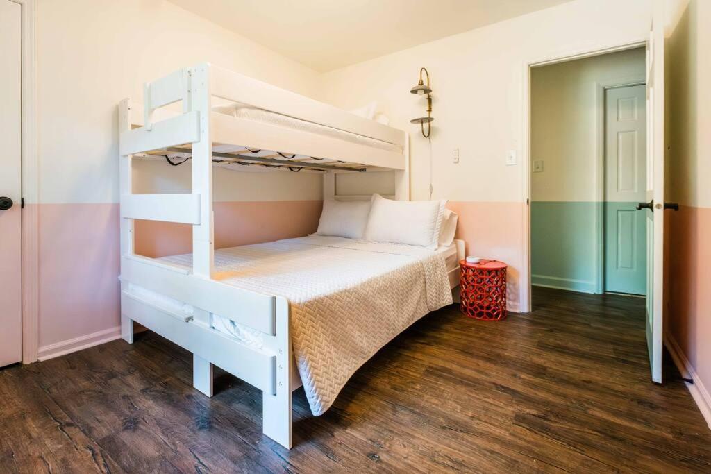 Sleeps 18 Island On Acre Hidden Speakeasy