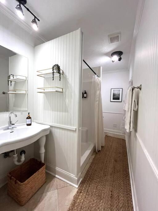 Holiday home Sleeps 18 Island On Acre Hidden Speakeasy