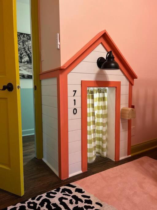 Sleeps 18 Island On Acre Hidden Speakeasy *