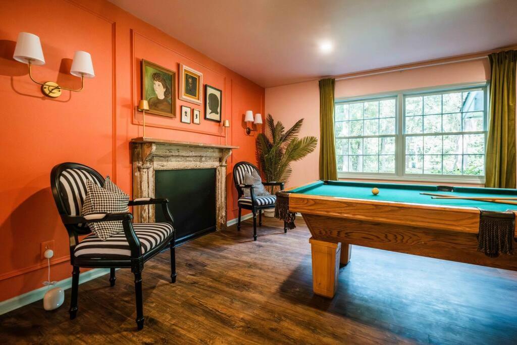 Sleeps 18 Island On Acre Hidden Speakeasy Holiday home
