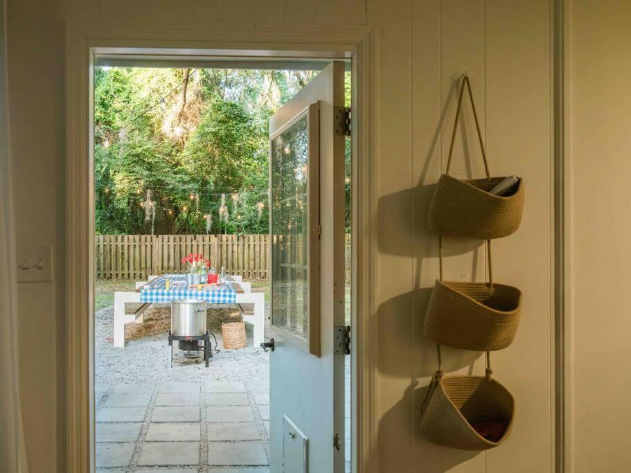 Sleeps 18 Island On Acre Hidden Speakeasy Holiday home