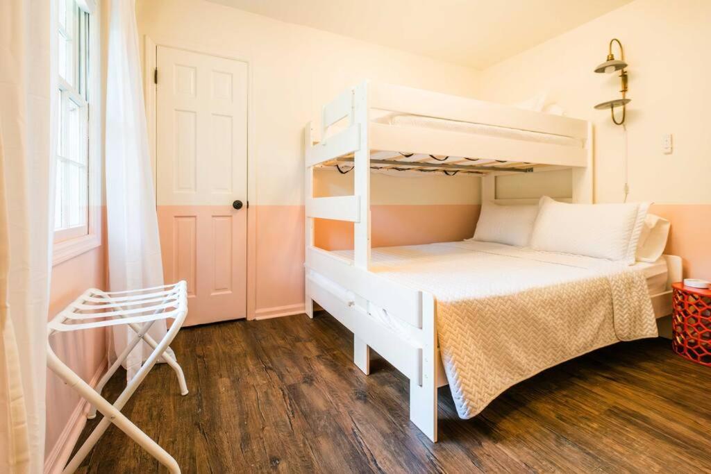 Sleeps 18 Island On Acre Hidden Speakeasy Holiday home *