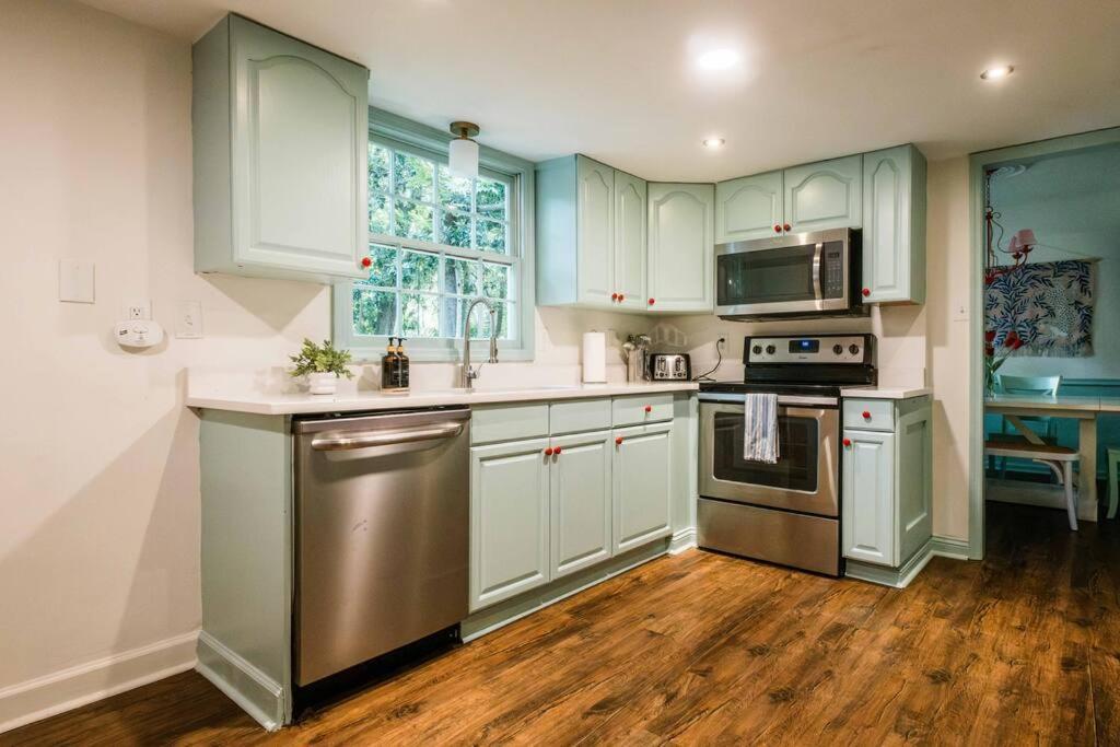 Sleeps 18 Island On Acre Hidden Speakeasy