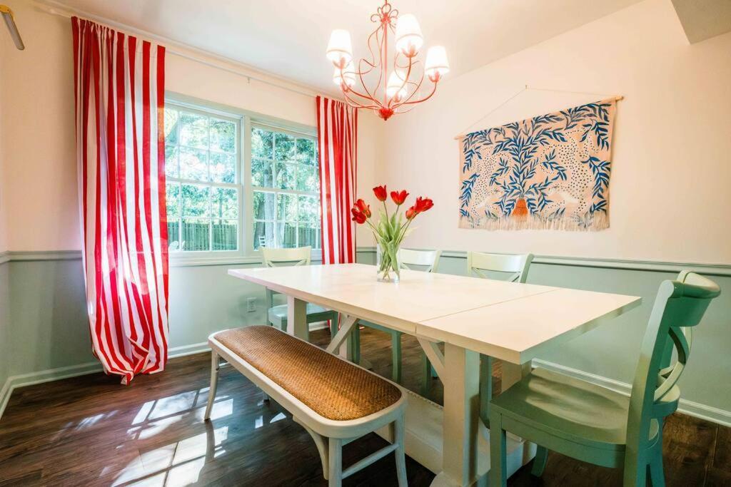 Holiday home Sleeps 18 Island On Acre Hidden Speakeasy