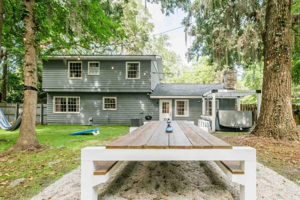 Holiday home Sleeps 18 Island On Acre Hidden Speakeasy Savannah