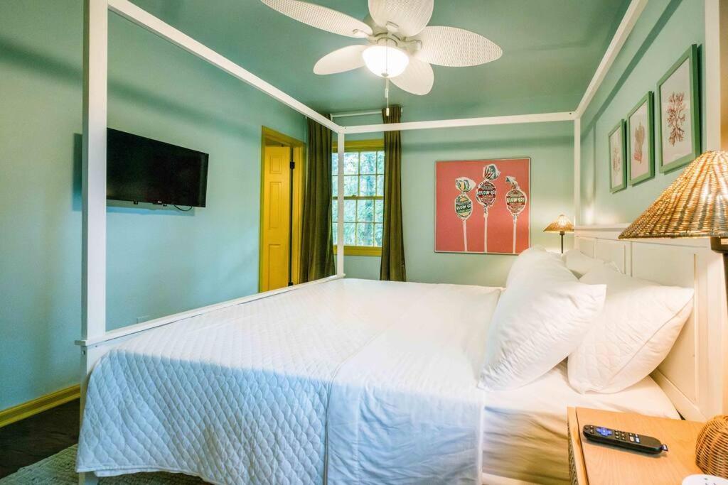 Sleeps 18 Island On Acre Hidden Speakeasy Savannah