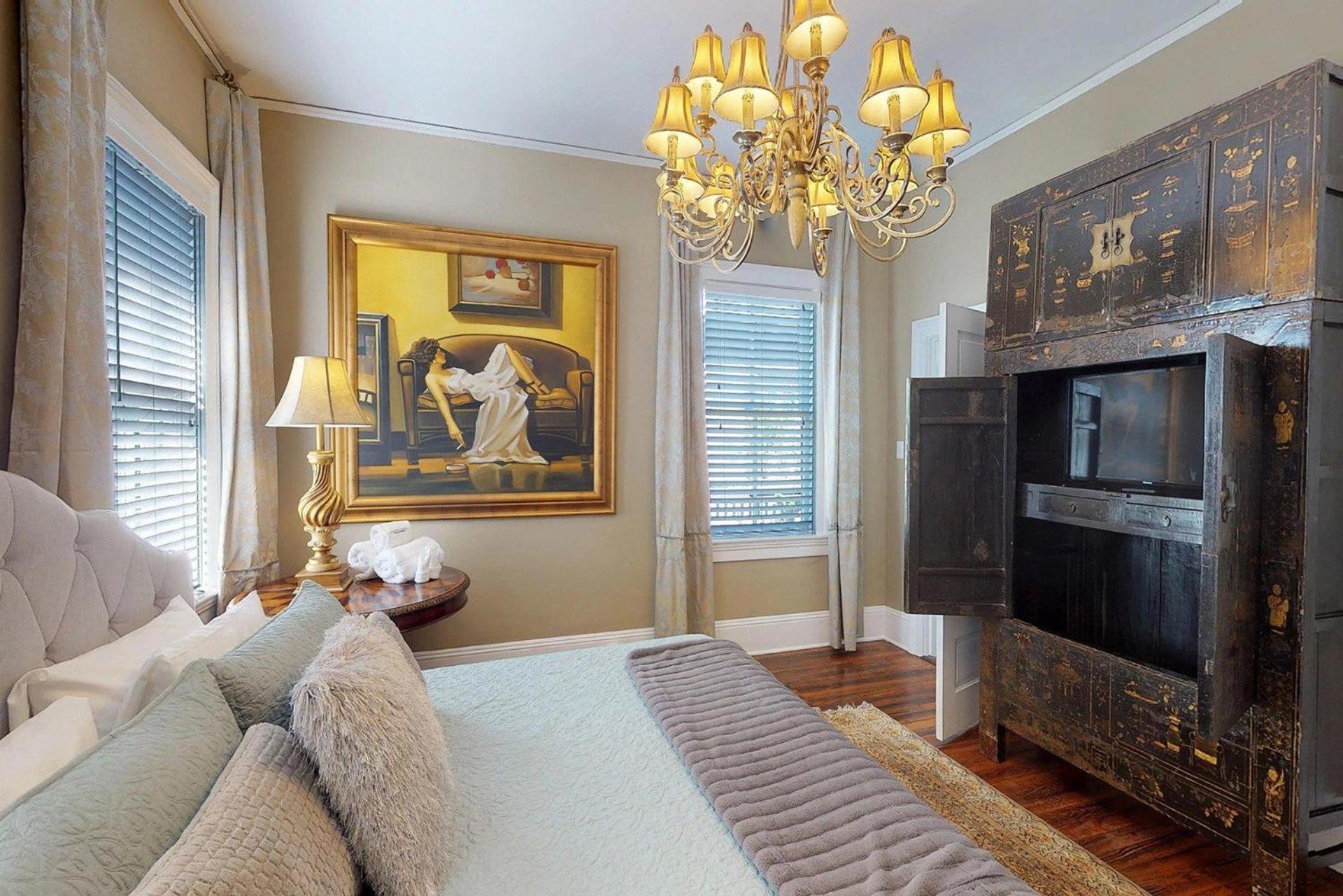 Southern Hall Upper Apartment *