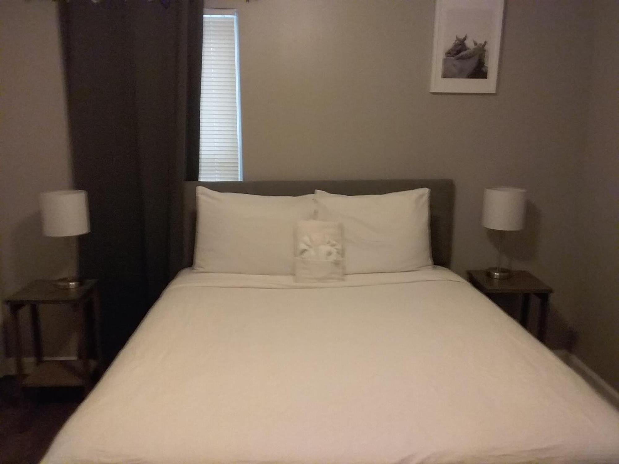 Near Downtown Parks Dining Laid-back On Leghorn * Savannah