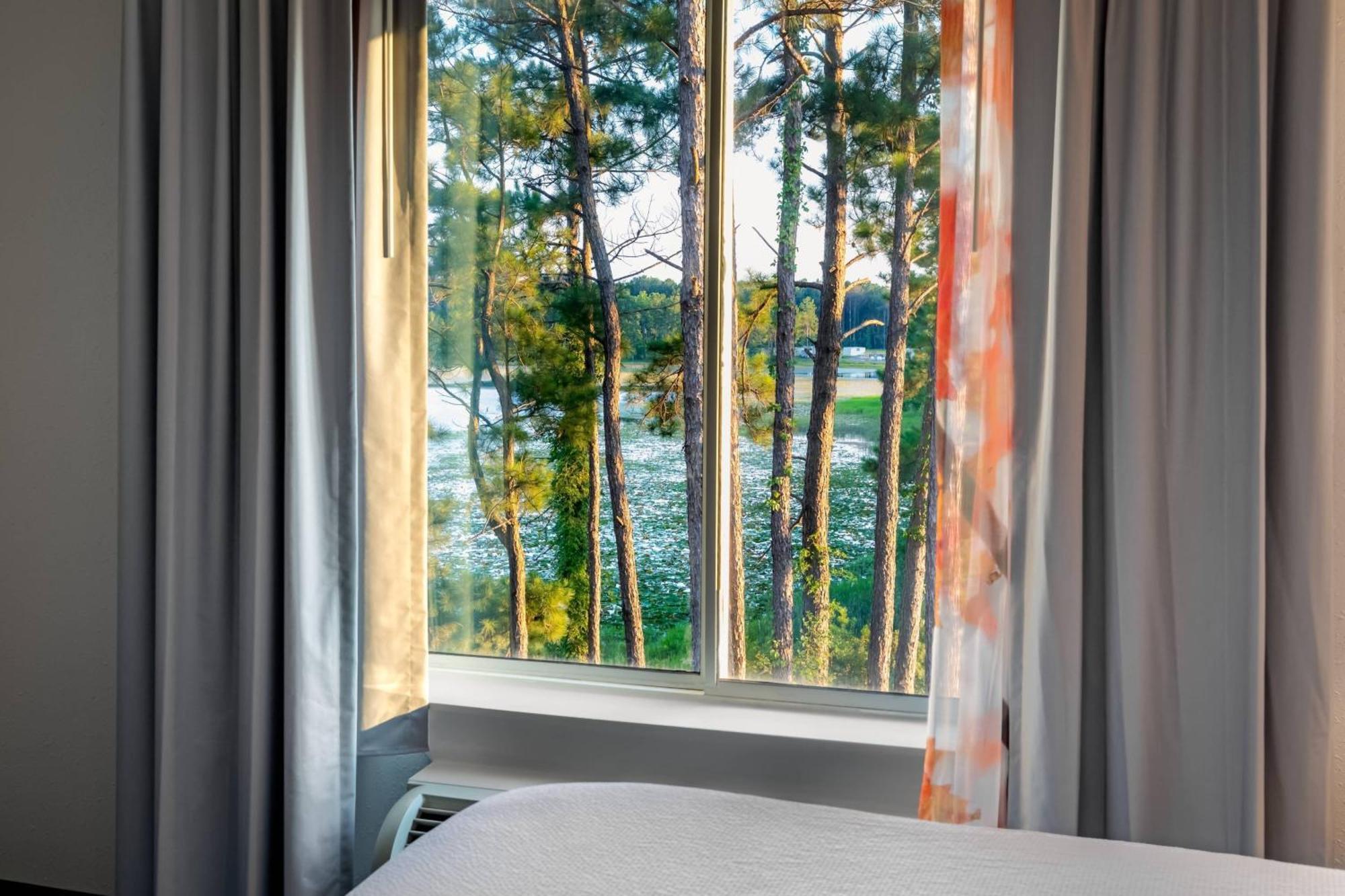 Fairfield & Airport Hotel 3*